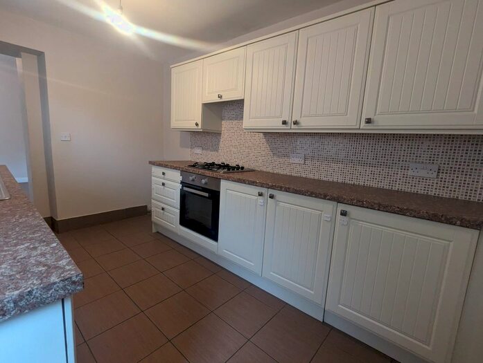 3 Bedroom Flat To Rent In Oak Terrace, Blaydon, Tyne And Wear, NE21