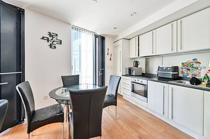1 Bedroom Flat For Sale In Walworth Road, Elephant And Castle, London, SE1