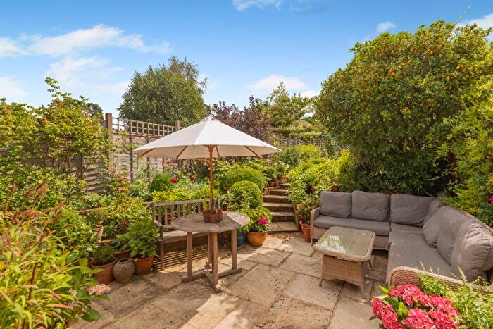 3 Bedroom Semi-Detached House For Sale In High View, Gomshall, GU5