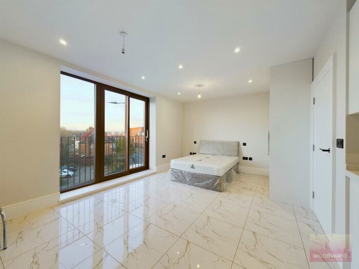 Flat To Rent In Greenhill Way, Harrow, HA1