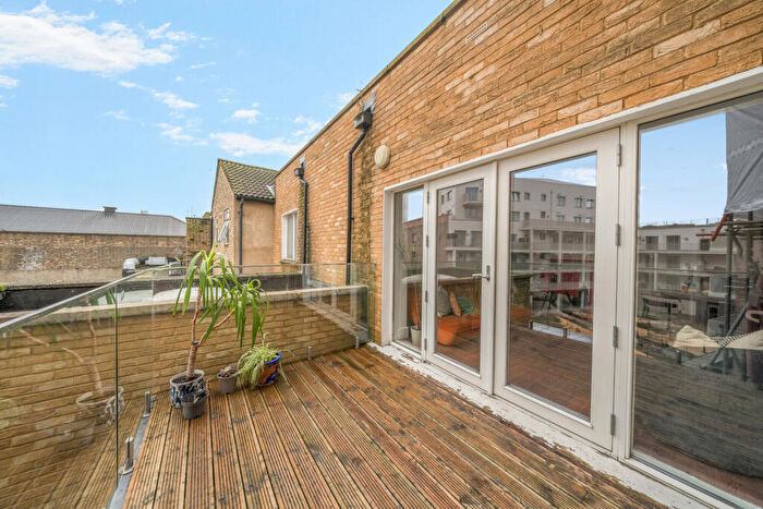 3 Bedroom Apartment For Sale In Peckham High Street, London, SE15