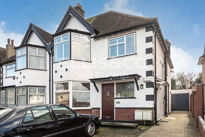 2 Bedroom Apartment For Sale In Sylvan Avenue, Mill Hill, London, NW7