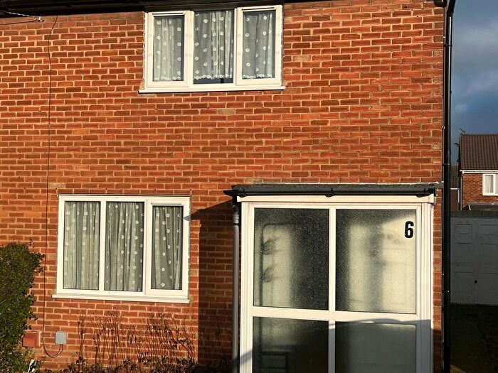 3 Bedroom Semi-Detached House To Rent In Meadowcroft, Aylesbury, HP19