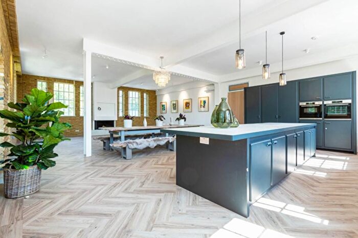 4 Bedroom Flat To Rent In Collingham Gardens, London, SW5