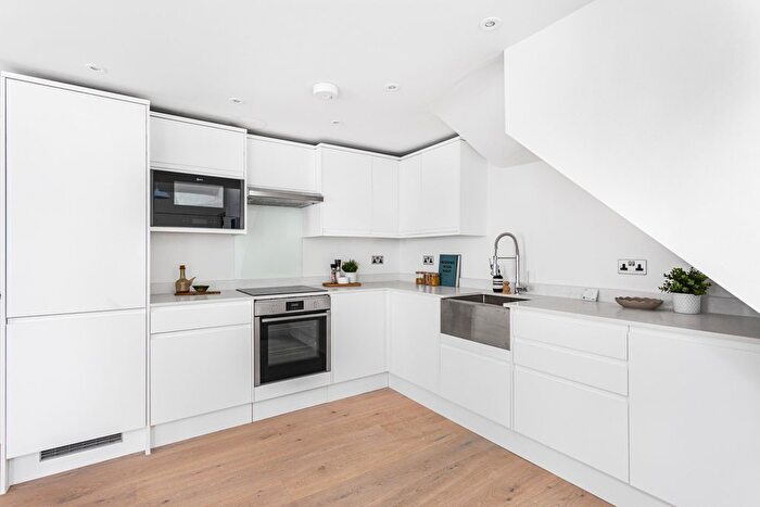2 Bedroom Flat For Sale In Church Road, Teddington, TW11