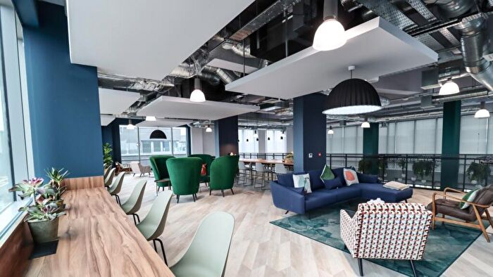 2 Bedroom Flat To Rent In Thames Quarter, Reading, RG1