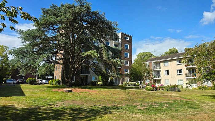 2 Bedroom Flat To Rent In Pevensey Garden, Worthing, BN11