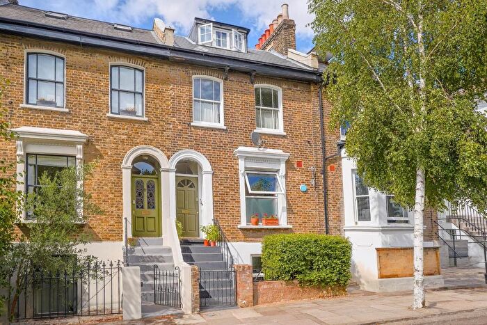 2 Bedroom Maisonette For Sale In Cranfield Road, Brockley, London, SE4