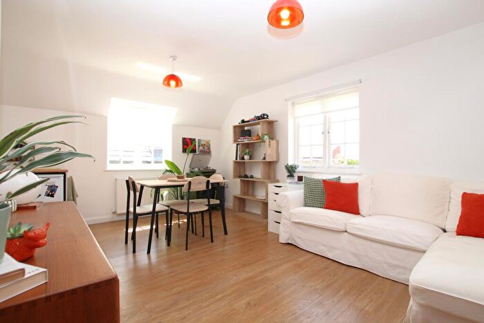 1 Bedroom Flat To Rent In Market Place, Brackley, NN13