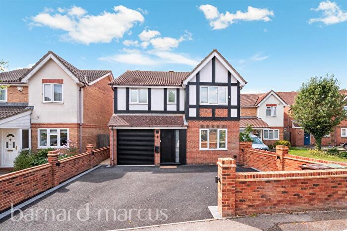 4 Bedroom Detached House For Sale In Cotswold Way, Worcester Park, KT4