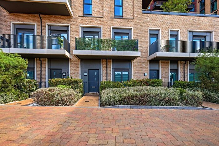 2 Bedroom Maisonette For Sale In Heartwell Avenue, Canning Town, London, E16