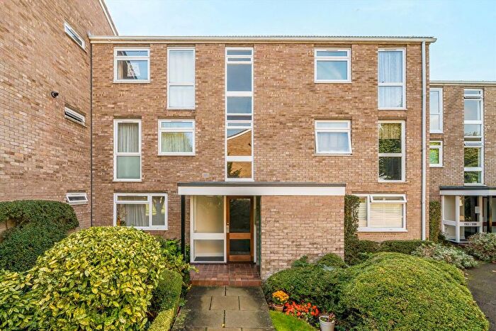 1 Bedroom Flat To Rent In Harrowdene Gardens, Teddington, TW11