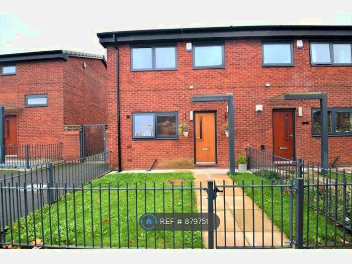 3 Bedroom End Of Terrace House To Rent In Peterhead Walk, Salford, M5