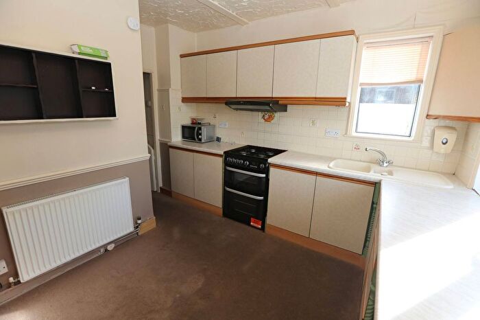 2 Bedroom Maisonette To Rent In Beechcroft Avenue, Harrow, HA2
