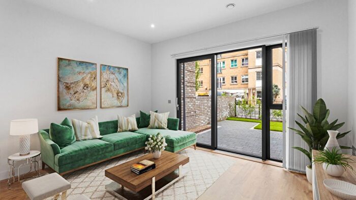 Studio To Rent In London, London, NW9