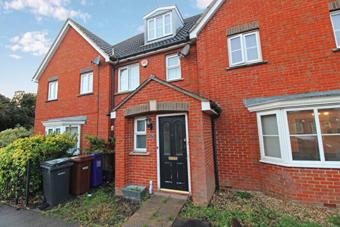 3 Bedroom Town House To Rent In Mendip Way, Stevenage, SG1