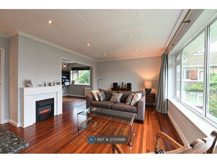 2 Bedroom Flat To Rent In Heather Way, Hindhead, GU26