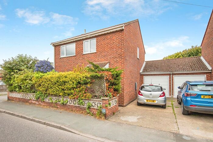 3 Bedroom Detached House For Sale In Straight Road, Colchester, CO3