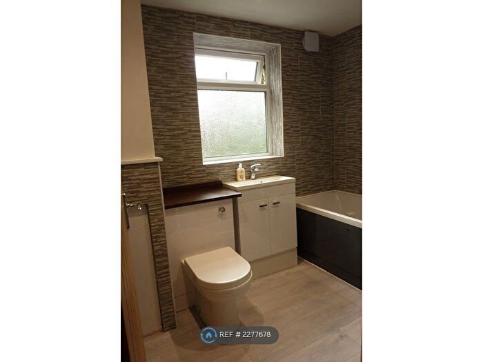 1 Bedroom Flat To Rent In Rushford Court, Manchester, M19