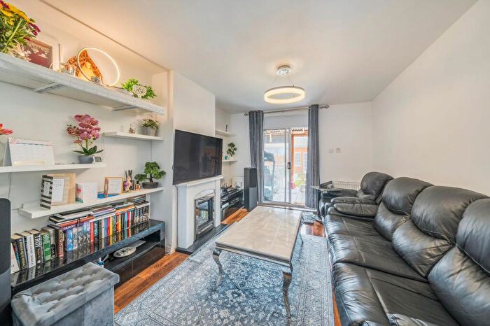 3 Bedroom Terraced House For Sale In Blundell Road, Edgware, HA8