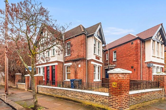 3 Bedroom Flat For Sale In Ramsay Road, Acton, W3