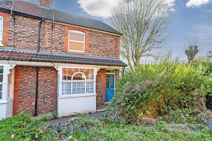 3 Bedroom End Of Terrace House For Sale In Ansell Road, Dorking, RH4