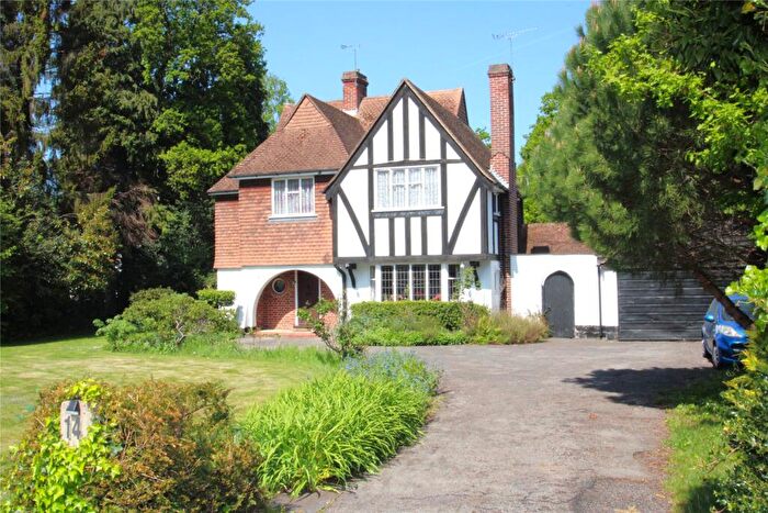 4 Bedroom Detached House For Sale In Adelaide Road, Walton On Thames, Surrey, KT12