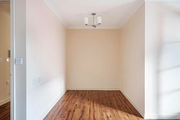 1 Bedroom Flat For Sale In Limpsfield Road, Warlingham, CR6