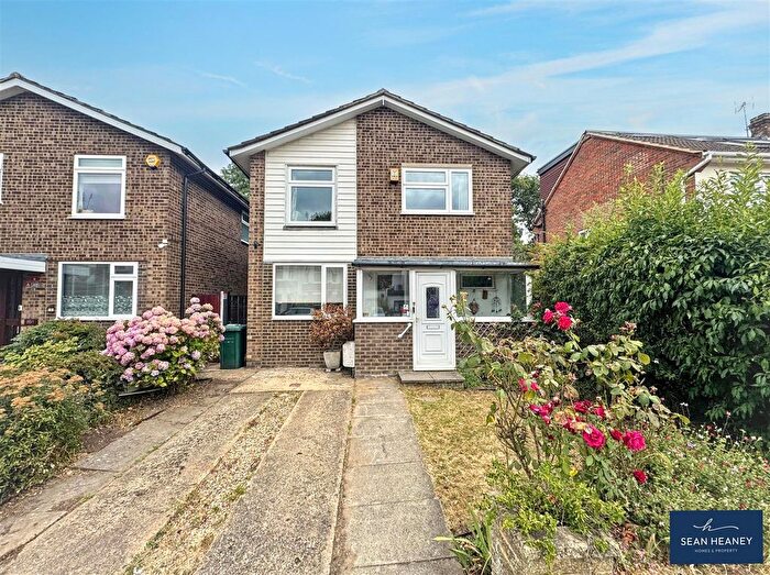 4 Bedroom Detached House For Sale In Fitzjohn Avenue, Barnet, EN5