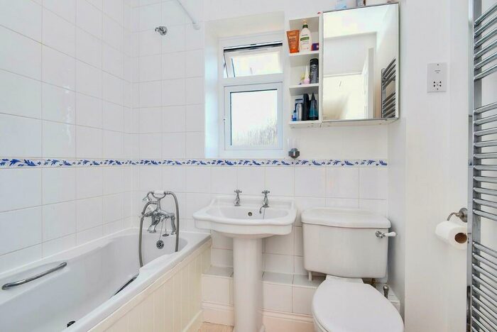 5 Bedroom Detached House For Sale In Downsview Gardens, Dorking, RH4