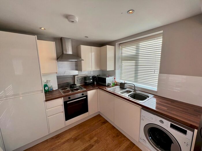 2 Bedroom Flat To Rent In Woodside Road, Amersham, HP6