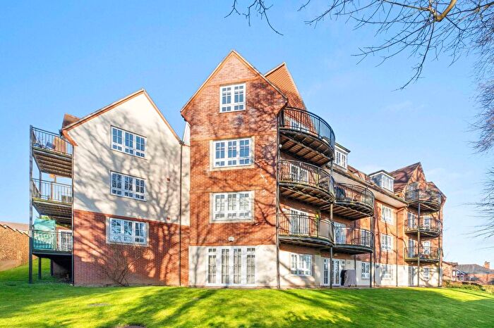 2 Bedroom Flat For Sale In Rectory Avenue, High Wycombe, HP13