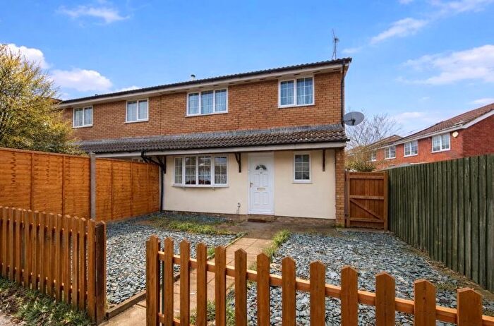 2 Bedroom Property For Sale In Cheslyn Close, Luton, LU2