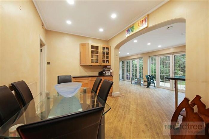7 Bedroom Detached House For Sale In Highview Avenue, Edgware, HA8