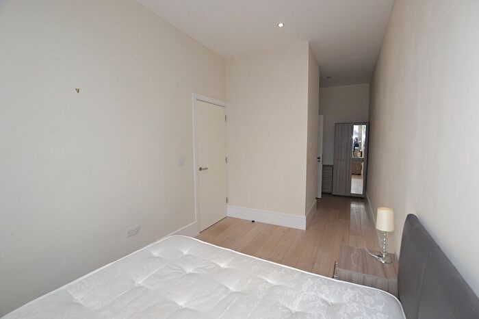 3 Bedroom Flat To Rent In Dock Office, Furness Quay, Salford Quays, Salford, M50