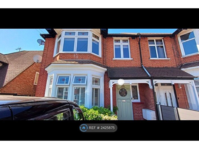 2 Bedroom Flat To Rent In Southfield Park, Harrow, HA2