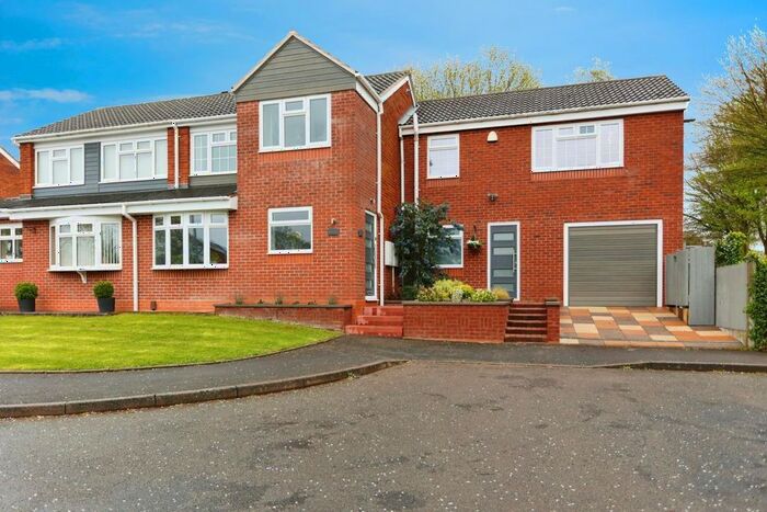 4 Bedroom Semi-Detached House To Rent In Napier, Glascote, Tamworth, B77