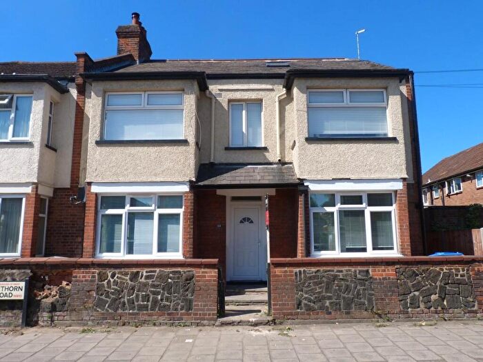 3 Bedroom Ground Maisonette For Sale In Hawthorn Road, Willesden, NW10