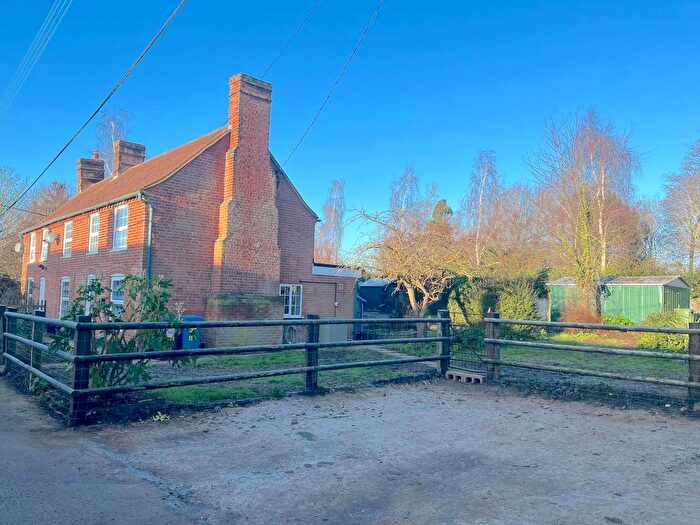 3 Bedroom Semi Detached House To Rent In The Street, Freston, Ipswich, IP9