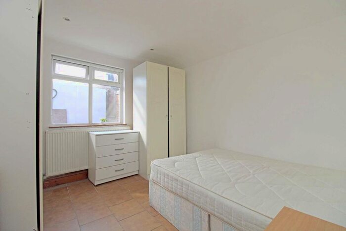 1 Bedroom Bungalow To Rent In Horn Lane, London, W3