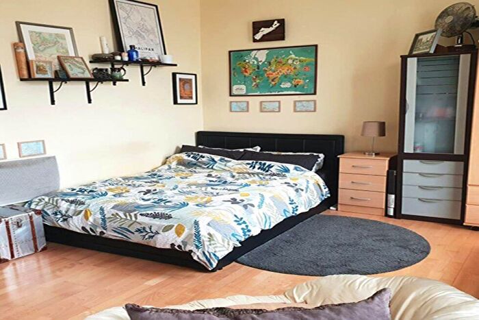 Flat To Rent In Kentish Town Road, Camden, NW1