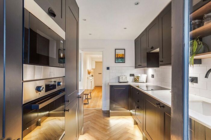 1 Bedroom Flat For Sale In Schubert Road, Putney, London, SW15