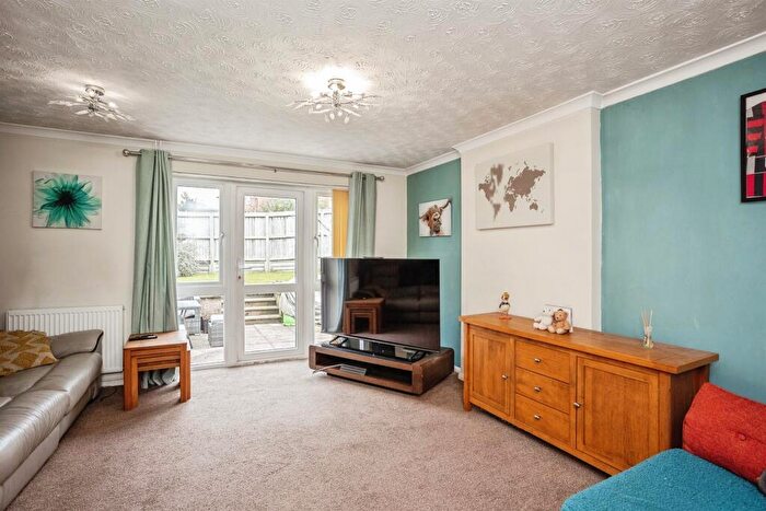 3 Bedroom Semi-Detached House For Sale In Ash Grove, Melton Mowbray, LE13