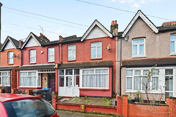 3 Bedroom Terraced House For Sale In Whitford Gardens, Mitcham, CR4