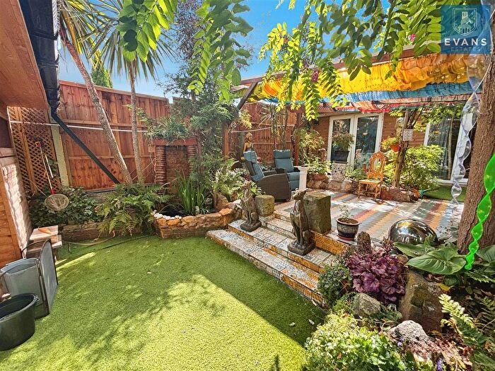 3 Bedroom End Of Terrace House For Sale In Ash Green Lane, Coventry, CV7