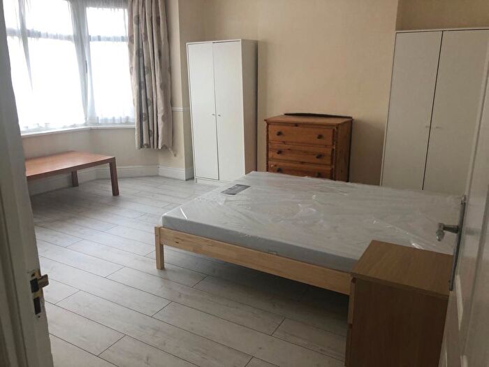 5 Bedroom Terraced House To Rent In Castleview Garden, Off The Drive, London, IG1