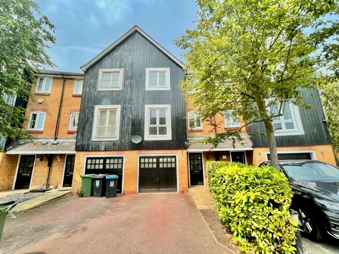 4 Bedroom Town House To Rent In Imperial Way, Hemel Hempstead, Hertfordshire, HP3