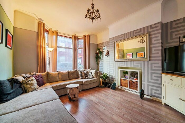 4 Bedroom Semi-detached House For Sale In Chatsworth Avenue, Wallasey, CH44