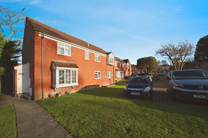 2 Bedroom Terraced House For Sale In Bowmans Way, Dunstable, LU6