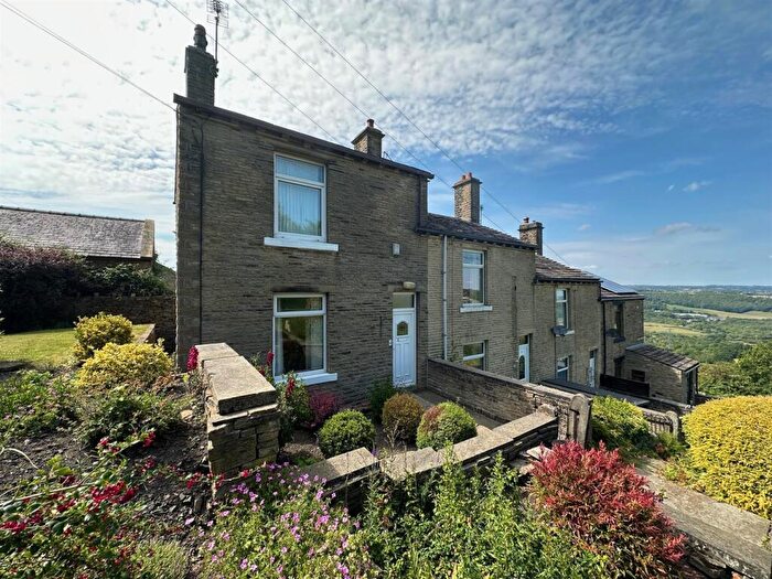 2 Bedroom House For Sale In East View, Elland, HX5